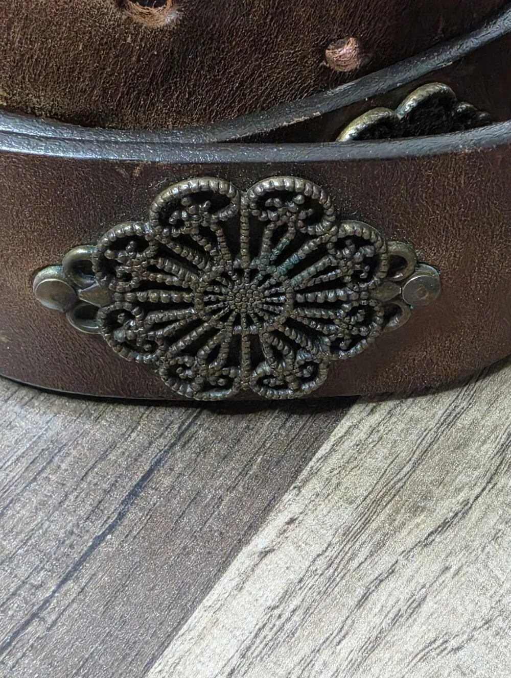 Vintage GAP Made in USA Genuine Italian Leather Western Boho Medallion Belt 34